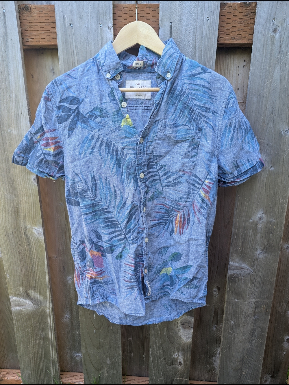 Hollister Blue Linen Short Sleeve Tropical Button-Down Shirt